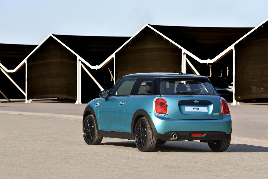  Mini Cooper Caribbean Aqua (F56) 2017 года  (ZA) (фото 3 из 18)